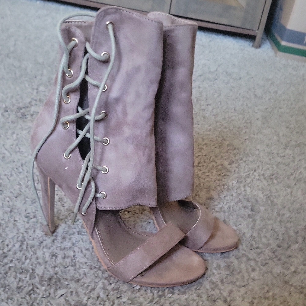 Stylish Lace-Up Heeled Sandals